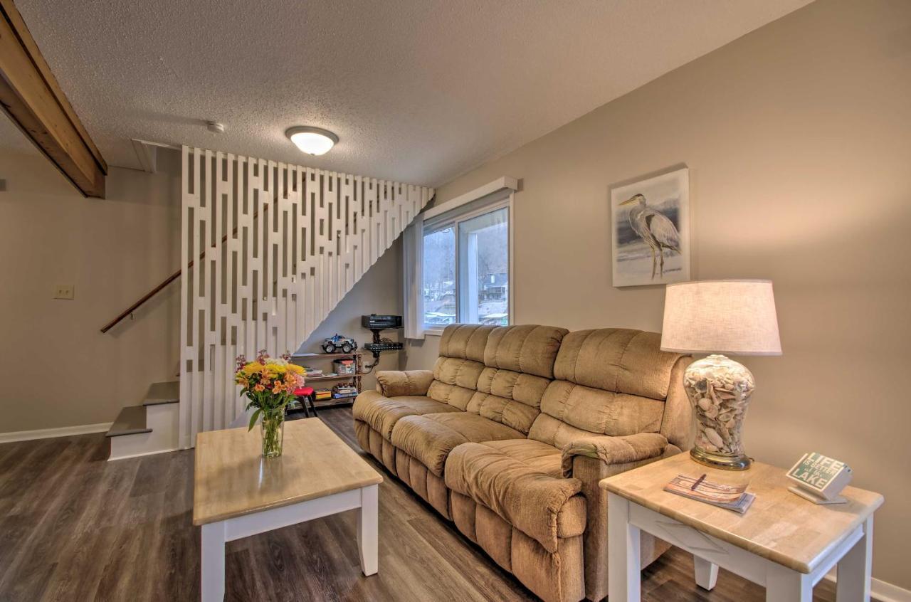 On-The-Water Retreat With Dock Pet Friendly! Villa Lake Ozark Luaran gambar