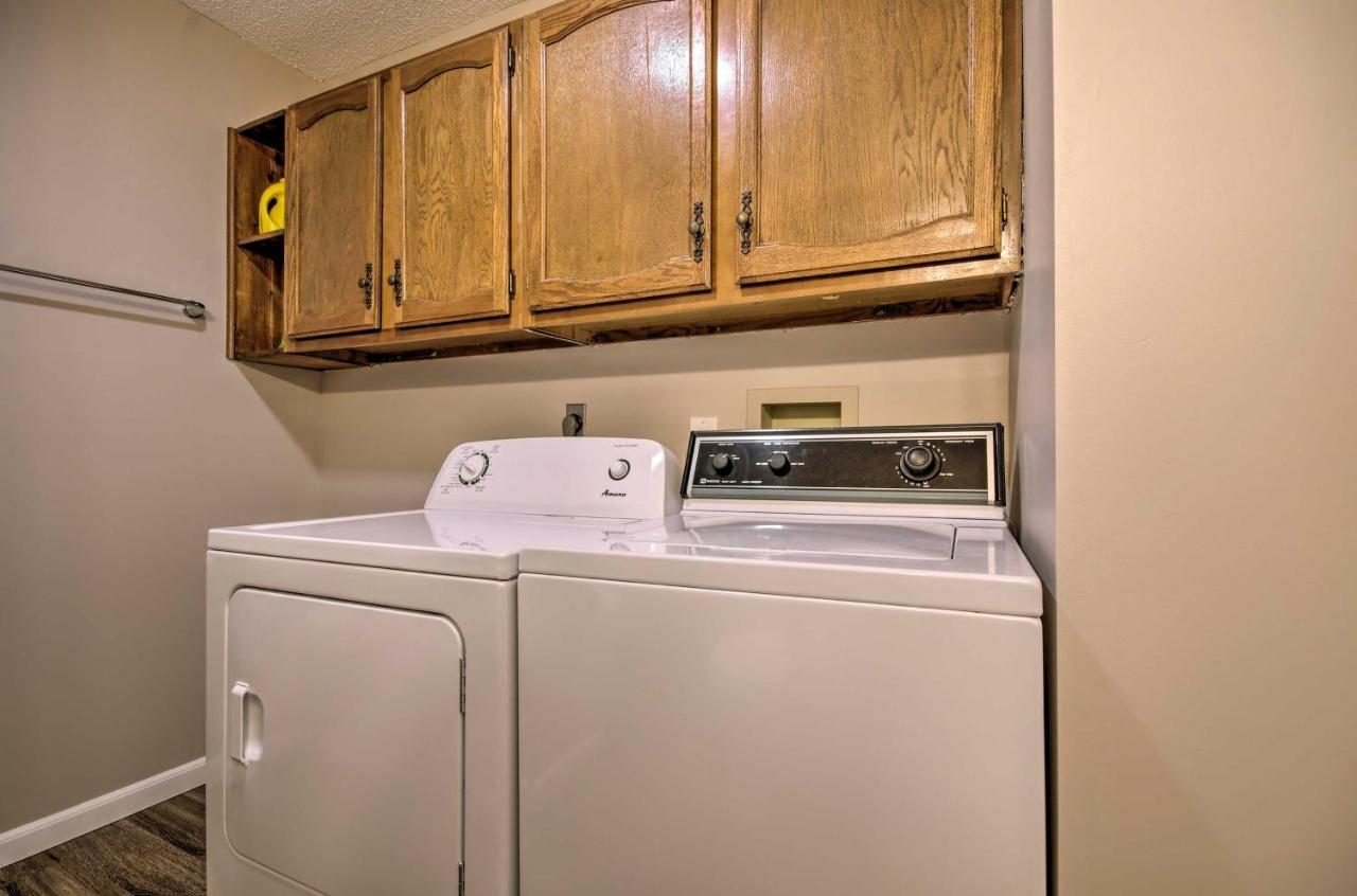 On-The-Water Retreat With Dock Pet Friendly! Villa Lake Ozark Luaran gambar