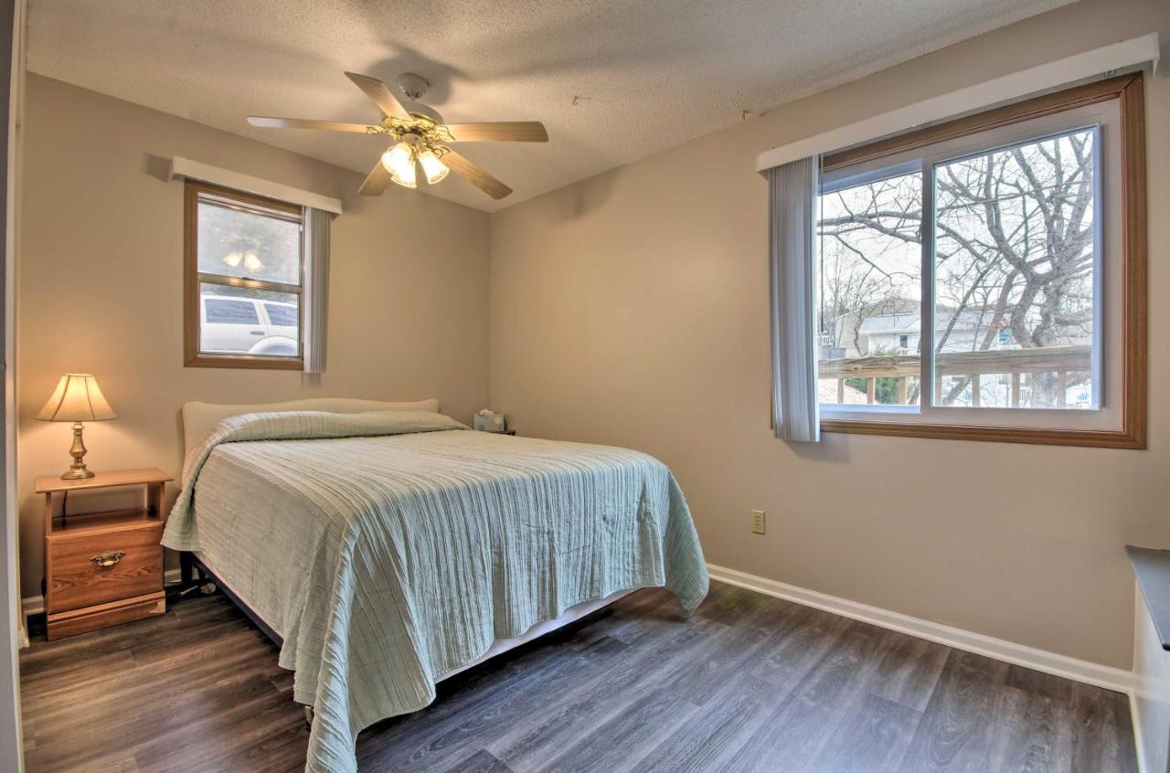 On-The-Water Retreat With Dock Pet Friendly! Villa Lake Ozark Luaran gambar