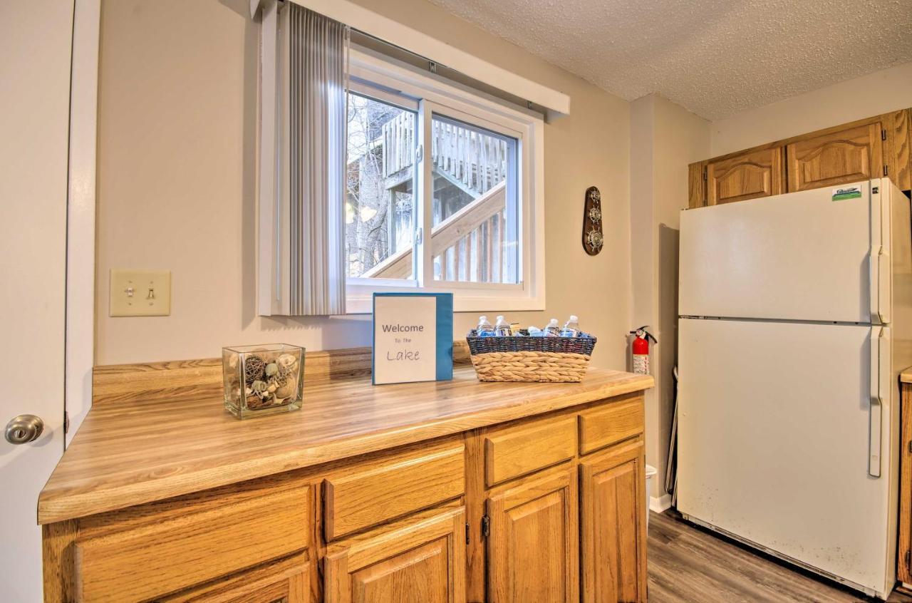On-The-Water Retreat With Dock Pet Friendly! Villa Lake Ozark Luaran gambar