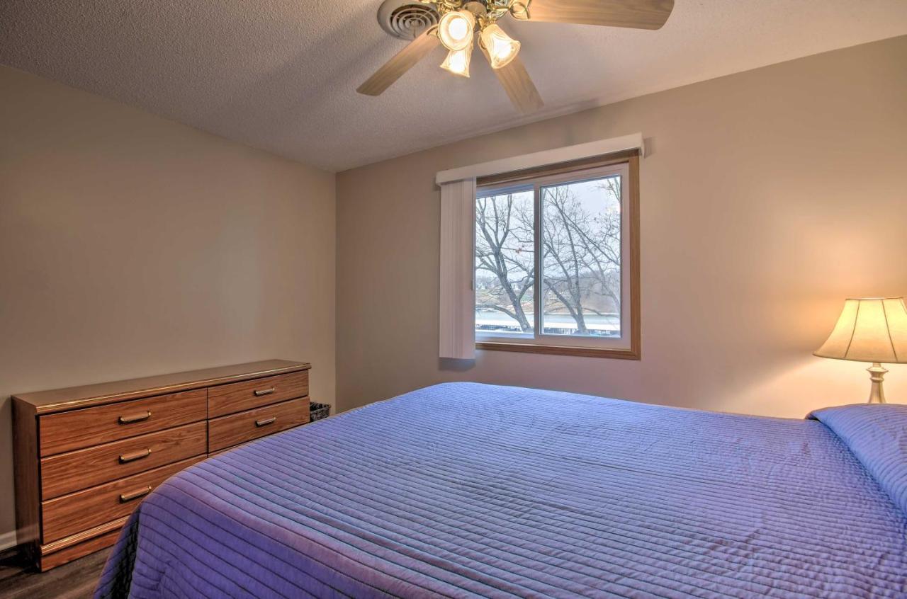 On-The-Water Retreat With Dock Pet Friendly! Villa Lake Ozark Luaran gambar